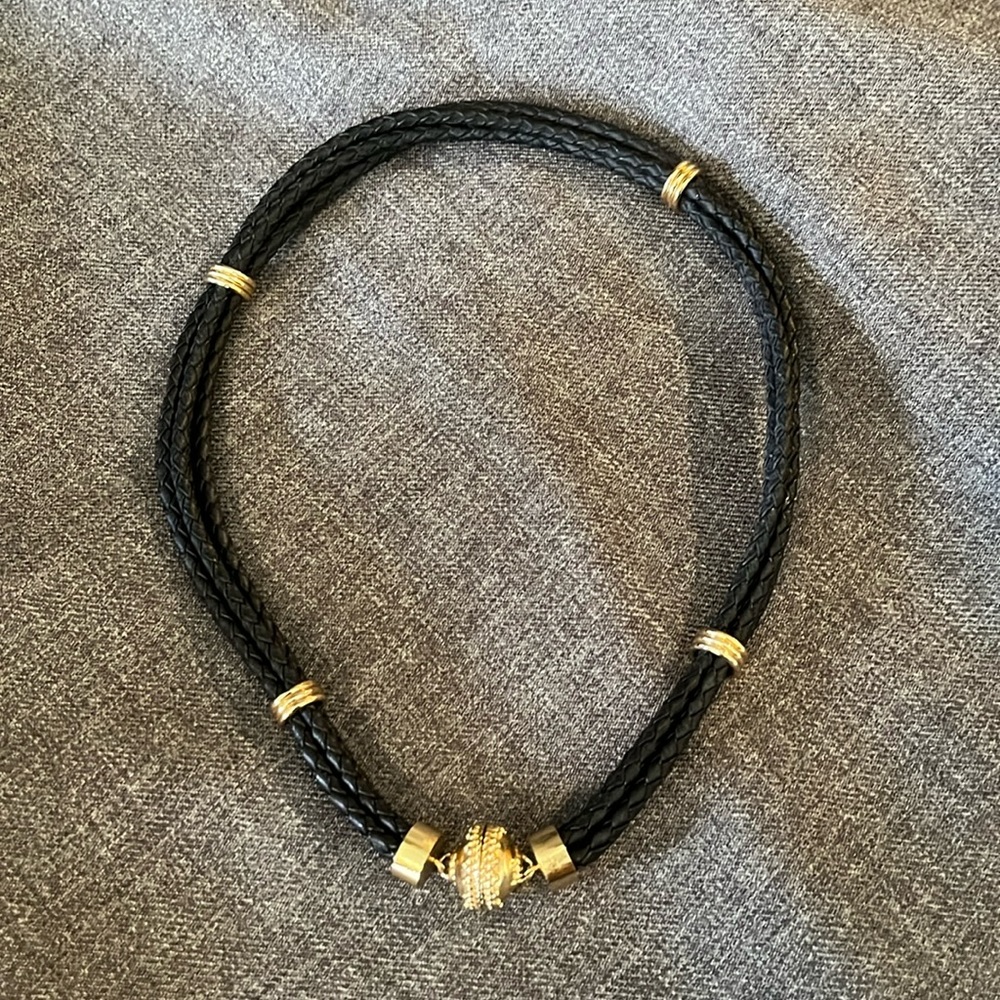 Clara Williams braided necklace in Black and gold